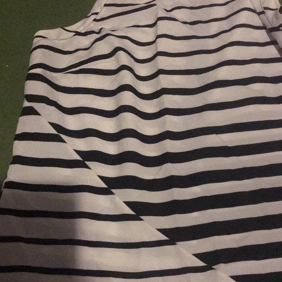 New GUESS top size small - Picture 7 of 7
